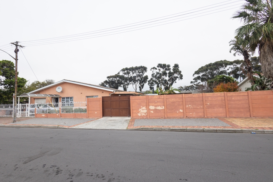 3 Bedroom Property for Sale in Parow Valley Western Cape